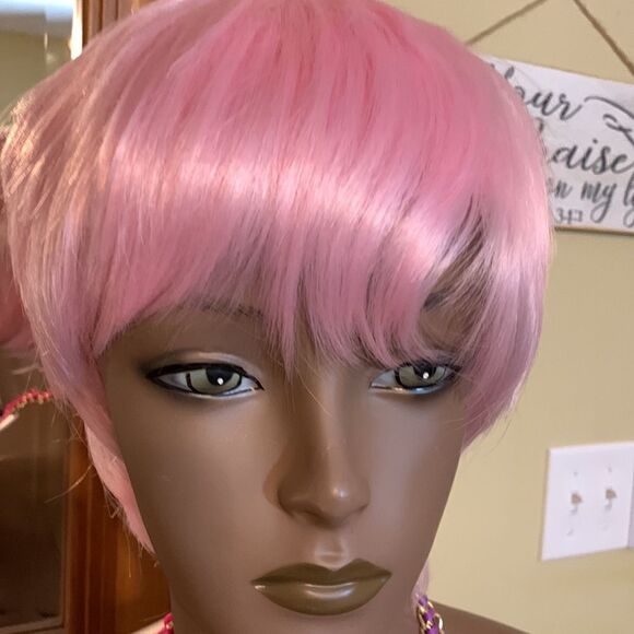 Pink synthetic wig.  Beautiful classy Bob cut - Picture 6 of 8